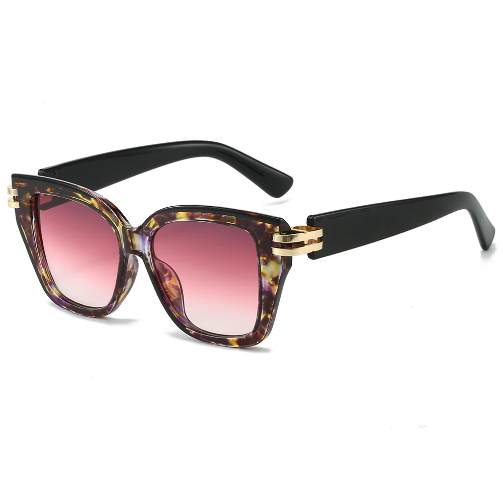 Elegant Tortoiseshell Frame Glasses