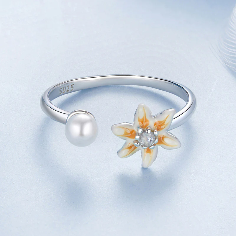 Exquisite Floral Pearl Ring